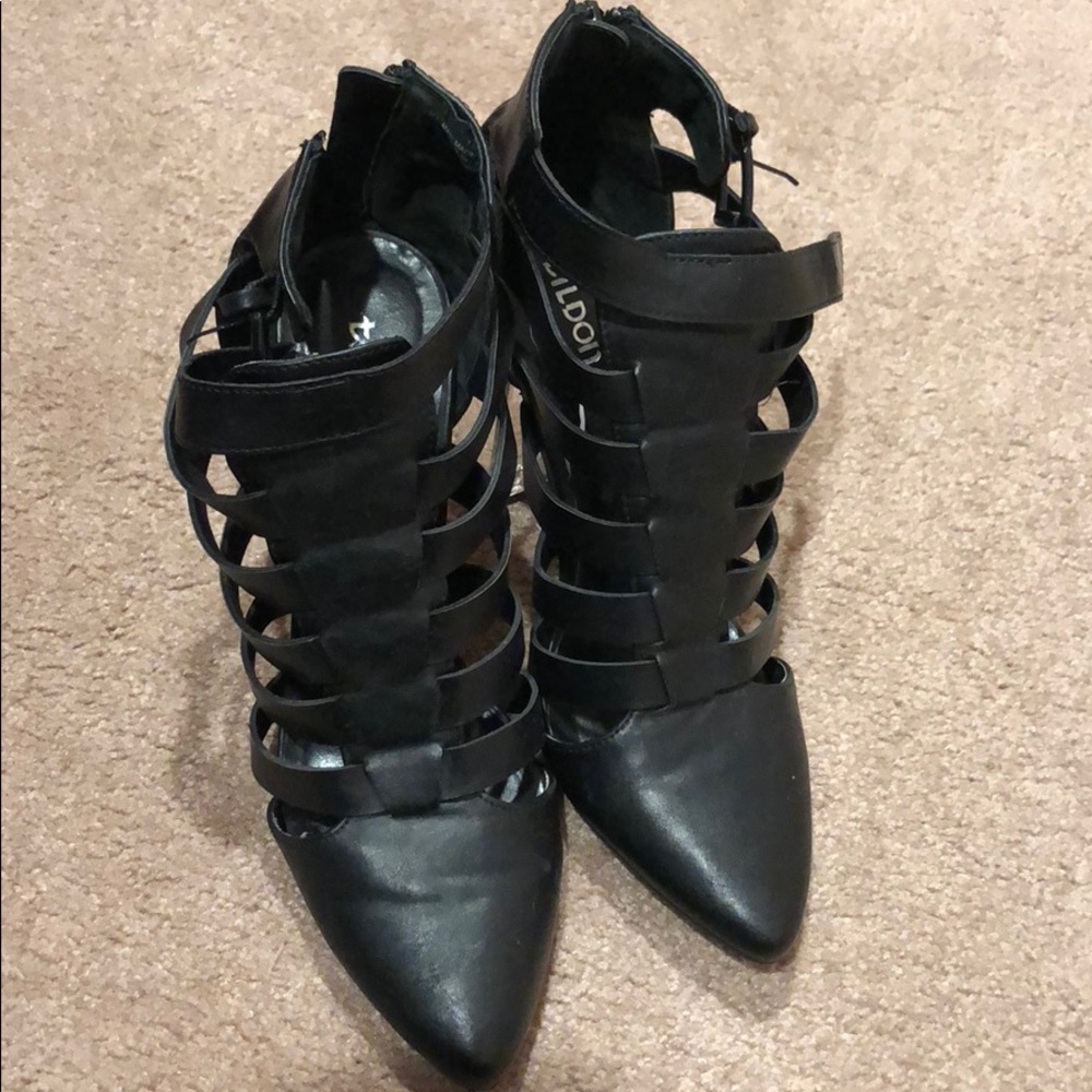 Women’s Size 7.5 Black Bootie Clear Chunky Heel.